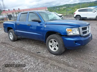 2010 Dodge Dakota Bighorn/Lonestar z VIN 1D7CW3GPXAS116883, wystawiony jako IAAI lot #42329654 z przebiegiem 90 057 mil mil oraz . Historia ofert i sprzedaży dostępna na DreamBid. Obrazek 1.