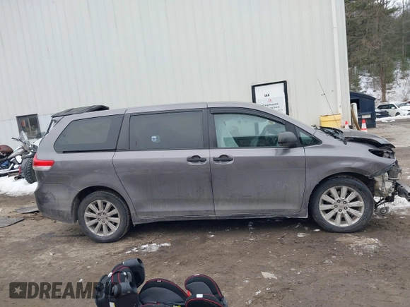 2014 Toyota Sienna L with VIN 5TDZK3DC9ES510214, listed as a IAAI auction lot 41721667 with 1 mi miles. Bid and sale history available at carsss.com. Image 13.