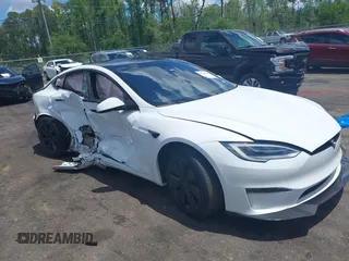 2021 Tesla Model S Plaid z VIN 5YJSA1E62MF438406, wystawiony jako IAAI lot #42246901 z przebiegiem Nie podano mil oraz . Historia ofert i sprzedaży dostępna na DreamBid. Obrazek 1.