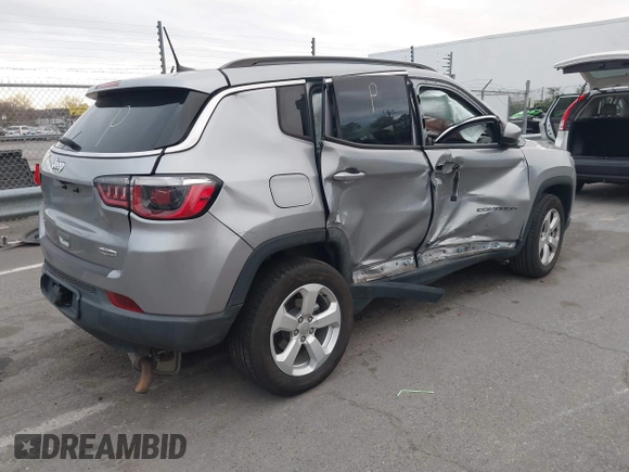2018 Jeep Compass Altitude with VIN 3C4NJDBB5JT259158, listed as a IAAI auction lot 41752829 with 71,008 mi miles and . Bid and sale history available at carsss.com. Image 4.