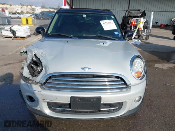 2011 MINI Clubman z VIN WMWZF3C59BT188367, wystawiony jako IAAI lot #40755351 z przebiegiem 122 023 mil mil oraz . Historia ofert i sprzedaży dostępna na DreamBid. Obrazek 6.