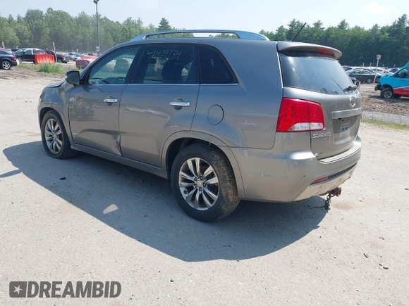 2013 Kia Sorento SX с VIN 5XYKWDA20DG337895, выставлен на аукционе IAAI как лот 42479734 с пробегом 198 291 миль миль и . История ставок и продаж доступна на DreamBid. Изображение 3.