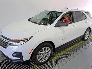 2022 Chevrolet Equinox LS z VIN 3GNAXHEV0NS245150, wystawiony jako IAAI lot #42550029 z przebiegiem 77 843 mil mil oraz . Historia ofert i sprzedaży dostępna na DreamBid. Obrazek 7.