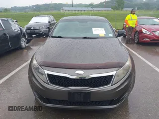 2013 Kia Optima EX z VIN 5XXGN4A79DG181719, wystawiony jako IAAI lot #42372478 z przebiegiem 166 410 mil mil oraz . Historia ofert i sprzedaży dostępna na DreamBid. Obrazek 12.
