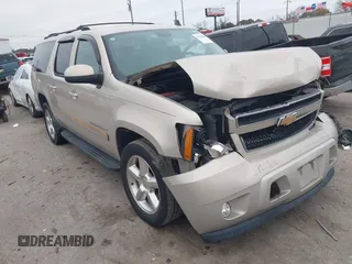 2007 Chevrolet Suburban LT with VIN 3GNFC16J77G130510, listed as a IAAI auction lot 41378042 with 152,459 mi miles. Bid and sale history available at carsss.com. Image 1.