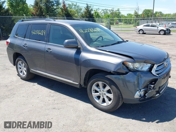 2011 Toyota Highlander z VIN 5TDBK3EH7BS064202, wystawiony jako IAAI lot #42288284 z przebiegiem 166 883 mil mil oraz . Historia ofert i sprzedaży dostępna na DreamBid. Obrazek 1.