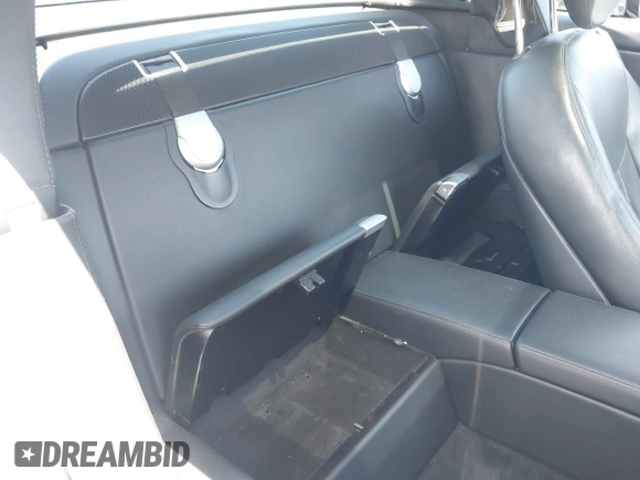 2007 Mercedes-Benz SL 550 с VIN WDBSK71F07F121213, выставлен на аукционе IAAI как лот 42210962 с пробегом 96 088 миль миль и . История ставок и продаж доступна на DreamBid. Изображение 8.