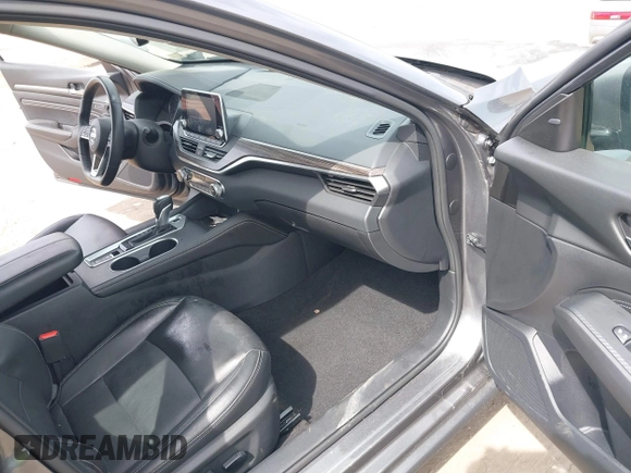 2019 Nissan Altima 2.5 Platinum with VIN 1N4BL4FV1KC104563, listed as a IAAI auction lot 41828774 with 44,006 mi miles. Bid and sale history available at carsss.com. Image 5.
