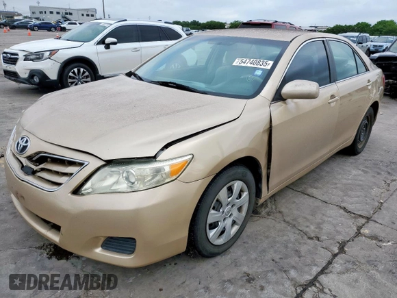 2010 Toyota Camry z VIN 4T1BF3EK4AU112728, wystawiony jako Copart lot #54740835 z przebiegiem 133 340 mil mil oraz Szkoda całkowita • Salvage title. Historia ofert i sprzedaży dostępna na DreamBid. Obrazek 1.
