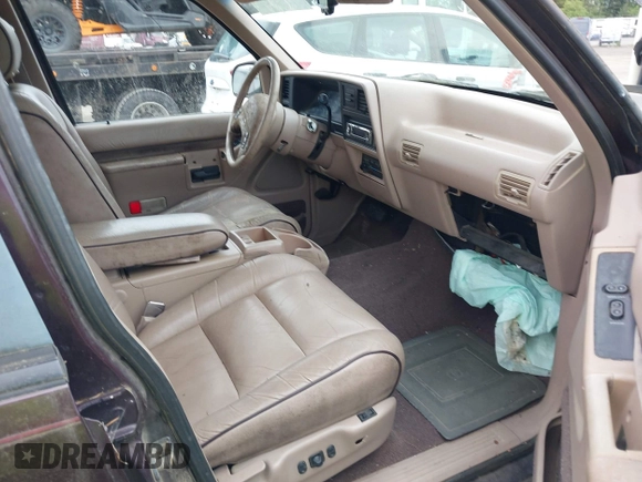 1994 Ford Explorer Eddie Bauer с VIN 1FMDU34X0RUB04469, выставлен на аукционе IAAI как лот 42204709 с пробегом 97 367 миль миль и . История ставок и продаж доступна на DreamBid. Изображение 5.