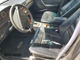 1992 Mercedes-Benz 300 E с VIN WDBEA30D2NB596584, выставлен на аукционе Copart как лот 61810125 с пробегом 134 906 миль миль и Чистый • Clean title. История ставок и продаж доступна на DreamBid. Изображение 7.