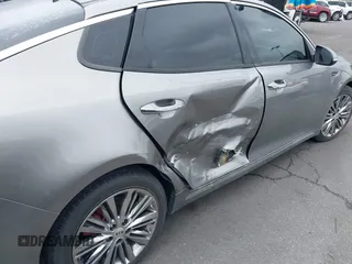 2017 Kia Optima SX Limited z VIN 5XXGV4L20HG169787, wystawiony jako IAAI lot #42194580 z przebiegiem 89 035 mil mil oraz . Historia ofert i sprzedaży dostępna na DreamBid. Obrazek 6.