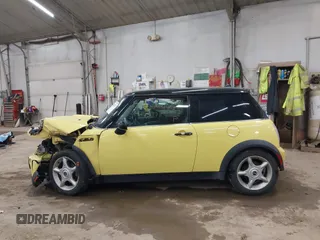 2005 MINI Hardtop with VIN WMWRC33595TJ70125, listed as a IAAI auction lot 42039711 with 178,091 mi miles and . Bid and sale history available at DreamBid. Image 14.
