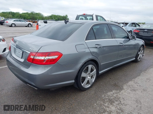 2011 Mercedes-Benz E 350 Luxury z VIN WDDHF8HBXBA338420, wystawiony jako IAAI lot #42155045 z przebiegiem 196 075 mil mil oraz . Historia ofert i sprzedaży dostępna na DreamBid. Obrazek 4.