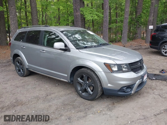2020 Dodge Journey Crossroad z VIN 3C4PDCGB4LT201564, wystawiony jako IAAI lot #42105007 z przebiegiem 115 411 mil mil oraz . Historia ofert i sprzedaży dostępna na DreamBid. Obrazek 1.