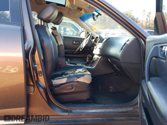 2006 Infiniti FX with VIN JNRAS08W96X207347, listed as a IAAI auction lot 41291980 with 260,032 mi miles and . Bid and sale history available at carsss.com. Image 5.