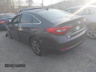 2015 Hyundai Sonata SE z VIN 5NPE24AF2FH258669, wystawiony jako IAAI lot #41901034 z przebiegiem 125 310 mil mil oraz . Historia ofert i sprzedaży dostępna na DreamBid. Obrazek 3.
