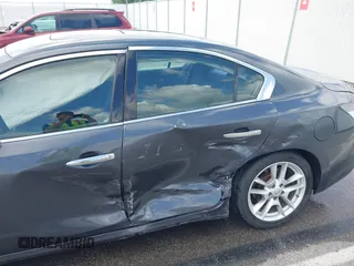 2013 Nissan Maxima SV z VIN 1N4AA5AP2DC831021, wystawiony jako IAAI lot #42255349 z przebiegiem 143 373 mil mil oraz . Historia ofert i sprzedaży dostępna na DreamBid. Obrazek 6.