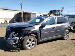 2022 Toyota RAV4 XLE with VIN 2T3P1RFV3NW297819, listed as a Copart auction lot 50376885 with 31,645 mi miles and Salvage Title. Bid and sale history available at carsss.com. Image 1.