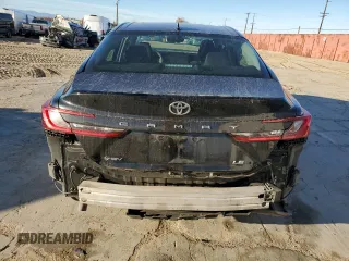 2025 Toyota Camry LE z VIN 4T1DAACK6SU023078, wystawiony jako Copart lot #47634775 z przebiegiem 8 572 mil mil oraz Szkoda całkowita • Salvage title. Historia ofert i sprzedaży dostępna na DreamBid. Obrazek 6.