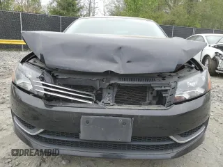 2013 Volkswagen Passat SE z VIN 1VWBP7A37DC137685, wystawiony jako Copart lot #53525235 z przebiegiem 132 971 mil mil oraz Szkoda całkowita • Salvage title. Historia ofert i sprzedaży dostępna na DreamBid. Obrazek 5.
