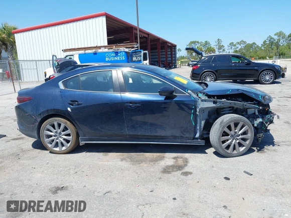 2021 Mazda 3 Select с VIN JM1BPABLXM1326518, выставлен на аукционе IAAI как лот 42130502 с пробегом 82 893 миль миль и . История ставок и продаж доступна на DreamBid. Изображение 13.
