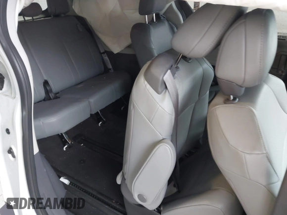2024 Toyota Sienna XLE z VIN 5TDYRKEC3RS190684, wystawiony jako IAAI lot #41853725 z przebiegiem 58 343 mil mil oraz . Historia ofert i sprzedaży dostępna na DreamBid. Obrazek 8.