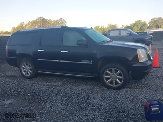 2009 GMC Yukon XL Denali with VIN 1GKFK06269R221158, listed as a IAAI auction lot 41988968 with 270,859 mi miles. Bid and sale history available at carsss.com. Image 13.