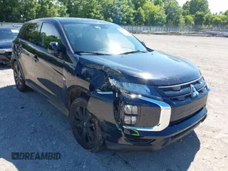 2023 Mitsubishi Outlander ES z VIN JA4ARUAU0PU015159, wystawiony jako IAAI lot #39765759 z przebiegiem 9 079 mil mil oraz . Historia ofert i sprzedaży dostępna na DreamBid. Obrazek 1.