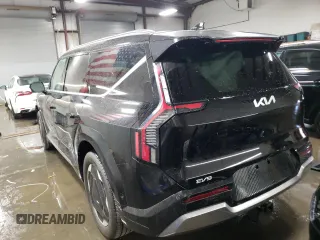 2024 Kia EV9 Land with VIN KNDADFS56R6025029, listed as a Copart auction lot 77346754 with 829 mi miles and Salvage Title. Bid and sale history available at carsss.com. Image 2.