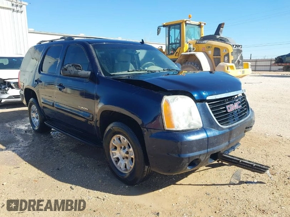2008 GMC Yukon SLE w/3SA with VIN 1GKFC13C48J115787, listed as a IAAI auction lot 41825682 with 263,533 mi miles. Bid and sale history available at carsss.com. Image 1.