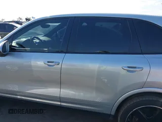2017 Porsche Cayenne with VIN WP1AA2A20HKA80556, listed as a IAAI auction lot 40449857 with 40,504 mi miles. Bid and sale history available at carsss.com. Image 15.