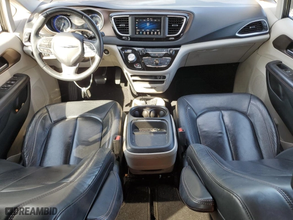 2017 Chrysler Pacifica Touring-L with VIN 2C4RC1BG4HR627266, listed as a Copart auction lot 49711615 with 163,877 mi miles and Clean Title. Bid and sale history available at carsss.com. Image 8.