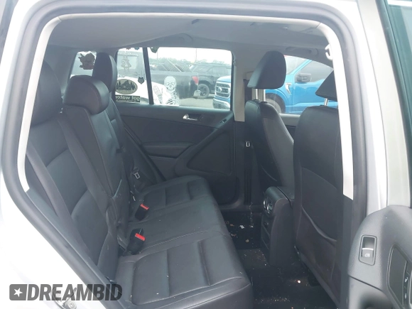 2012 Volkswagen Tiguan SE z VIN WVGAV7AX4CW520340, wystawiony jako IAAI lot #42294414 z przebiegiem 120 009 mil mil oraz . Historia ofert i sprzedaży dostępna na DreamBid. Obrazek 8.