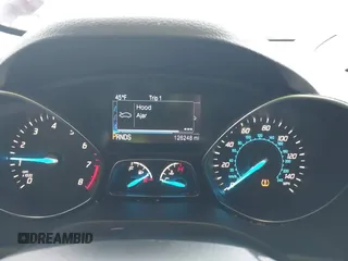 2016 Ford Escape SE с VIN 1FMCU9GX4GUB10282, выставлен на аукционе IAAI как лот 42335883 с пробегом 126 248 миль миль и . История ставок и продаж доступна на DreamBid. Изображение 7.