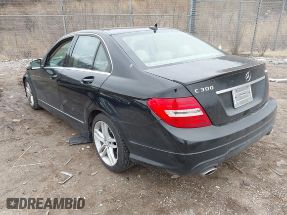 2013 Mercedes-Benz C 300 Sport с VIN WDDGF8AB9DR286014, выставлен на аукционе IAAI как лот 41878422 с пробегом 83 702 миль миль и . История ставок и продаж доступна на DreamBid. Изображение 3.