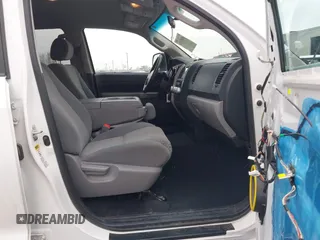 2012 Toyota Tundra z VIN 5TFUM5F11CX039386, wystawiony jako IAAI lot #41472576 z przebiegiem 213 295 mil mil oraz . Historia ofert i sprzedaży dostępna na DreamBid. Obrazek 5.