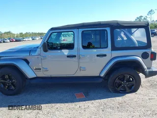2020 Jeep Wrangler Unlimited Sahara with VIN 1C4HJXEN6LW210682, listed as a IAAI auction lot 41836201 with 32,925 mi miles. Bid and sale history available at carsss.com. Image 13.
