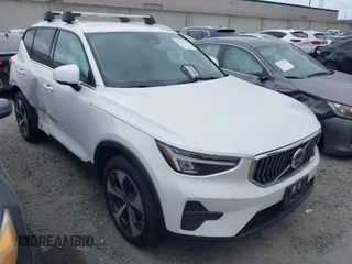 2024 Volvo XC40 Core Bright Theme with VIN YV4L12UK8R2202116, listed as a IAAI auction lot 41939186 with 17,529 mi miles and . Bid and sale history available at DreamBid. Image 1.