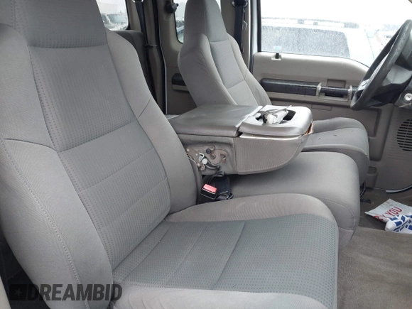 2010 Ford F-250 XL z VIN 1FTSX2B58AEA38783, wystawiony jako IAAI lot #42335971 z przebiegiem 262 637 mil mil oraz . Historia ofert i sprzedaży dostępna na DreamBid. Obrazek 5.