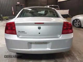2008 Dodge Charger z VIN 2B3KA43RX8H326355, wystawiony jako IAAI lot #42310534 z przebiegiem 103 342 mil mil oraz . Historia ofert i sprzedaży dostępna na DreamBid. Obrazek 17.