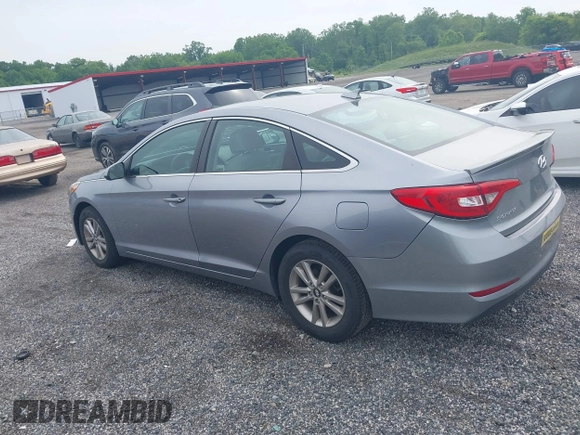 2016 Hyundai Sonata SE z VIN 5NPE24AF8GH334395, wystawiony jako IAAI lot #42333326 z przebiegiem 130 429 mil mil oraz . Historia ofert i sprzedaży dostępna na DreamBid. Obrazek 14.