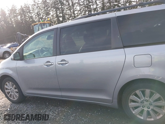 2011 Toyota Sienna XLE with VIN 5TDDK3DC9BS019003, listed as a IAAI auction lot 41359834 with 1 mi miles. Bid and sale history available at carsss.com. Image 15.