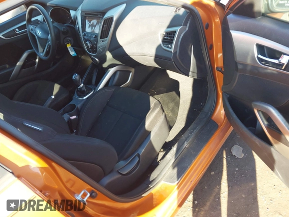 2013 Hyundai Veloster w/Gray Int with VIN KMHTC6AD3DU126193, listed as a IAAI auction lot 41251982 with 119,066 mi miles. Bid and sale history available at carsss.com. Image 5.