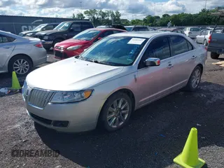 2012 Lincoln MKZ z VIN 3LNHL2GC2CR821896, wystawiony jako IAAI lot #42389103 z przebiegiem 253 804 mil mil oraz . Historia ofert i sprzedaży dostępna na DreamBid. Obrazek 2.