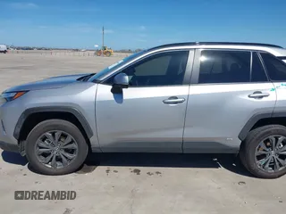 2023 Toyota RAV4 Hybrid XLE Premium z VIN 4T3B6RFV6PU139151, wystawiony jako IAAI lot #41665860 z przebiegiem 7 171 mil mil oraz . Historia ofert i sprzedaży dostępna na DreamBid. Obrazek 15.