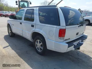 2001 Oldsmobile Bravada with VIN 1GHDT13W612113305, listed as a IAAI auction lot 42007883 with 117,627 mi miles. Bid and sale history available at carsss.com. Image 3.