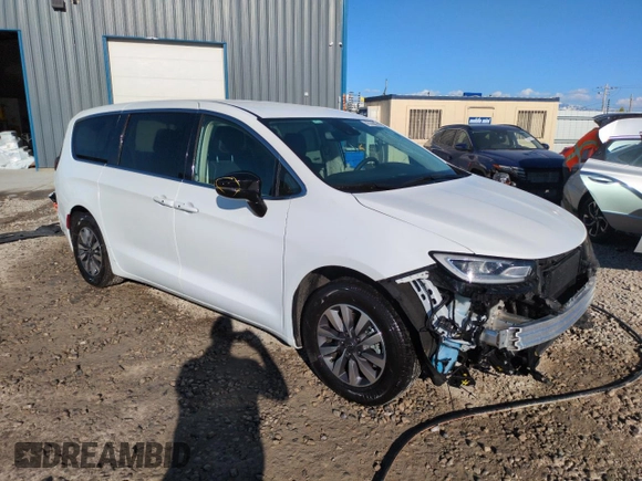 2024 Chrysler Pacifica Hybrid Select z VIN 2C4RC1S78RR123711, wystawiony jako Copart lot #55967745 z przebiegiem 12 042 mil mil oraz Nie do naprawy. Historia ofert i sprzedaży dostępna na DreamBid. Obrazek 4.