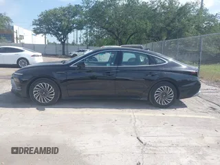 2024 Hyundai Sonata Hybrid Limited with VIN KMHL54JJ7RA102010, listed as a IAAI auction lot 42118010 with 3,782 mi miles. Bid and sale history available at carsss.com. Image 14.