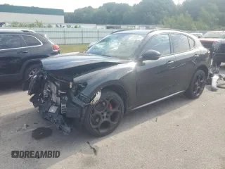 2022 Alfa Romeo Stelvio Veloce z VIN ZASPAKBN0N7D24488, wystawiony jako Copart lot #63085834 z przebiegiem Nie podano mil oraz Szkoda całkowita • Salvage title. Historia ofert i sprzedaży dostępna na DreamBid. Obrazek 1.